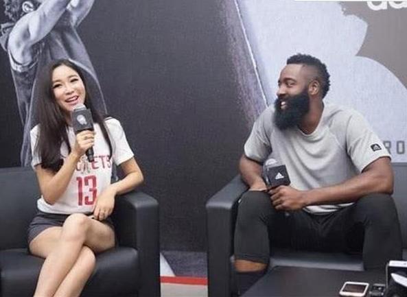 中国NBA女主播的鼻祖，睡够53岁老外半年分手，想找中国男人接盘