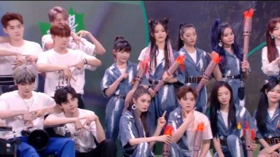 ​火箭少女101（孟美岐、吴宣仪、杨超越、段奥娟、Yamy、赖美云、张紫宁、杨芸