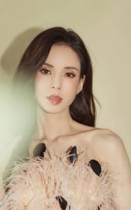 ​演员李若彤，岁月从不败美人依旧是仙气飘飘的小龙女，先看美照