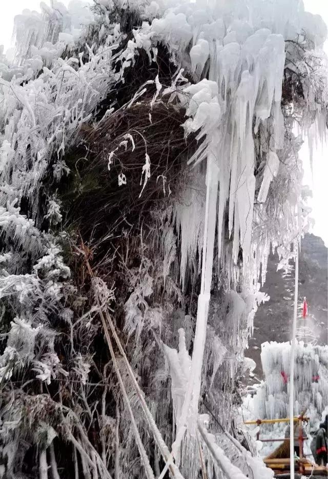 房山有个上太湖,这里的冰瀑奇观太惊艳了！