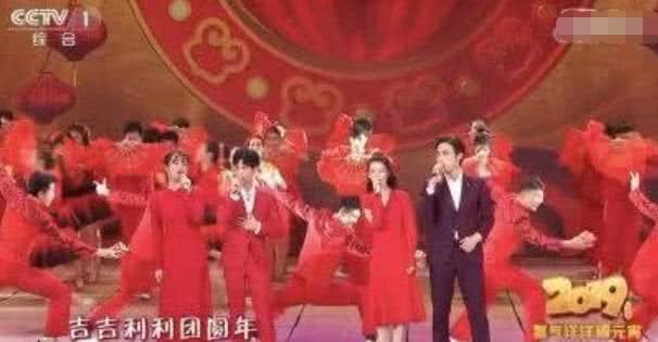 张彬彬罗云熙两人，央视元宵晚会同框亮相，彬彬的紫衣服辣眼睛