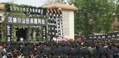 ​警界女英雄任长霞因公殉职，30万人挥泪送行，19年来悼念不断